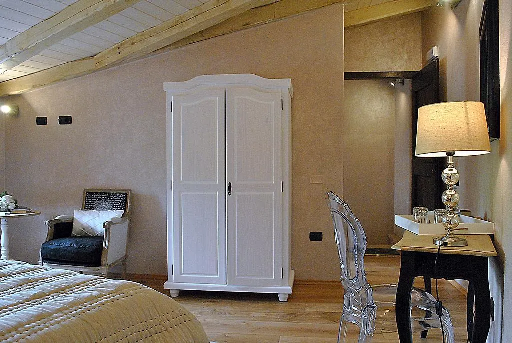 Antica Locanda Lunetta Bed & Breakfast Mandas  Italy