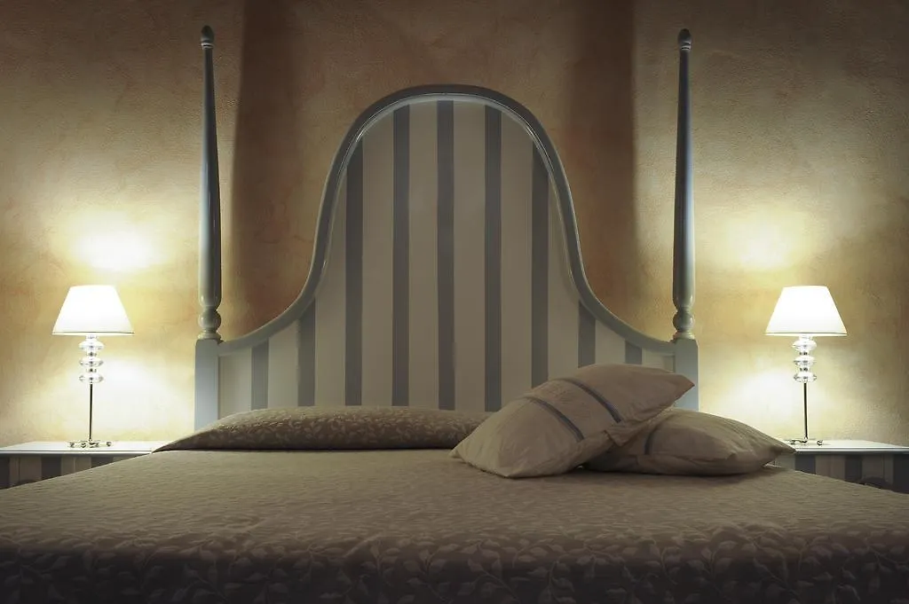 Antica Locanda Lunetta Bed & Breakfast Mandas  3*,  Italy